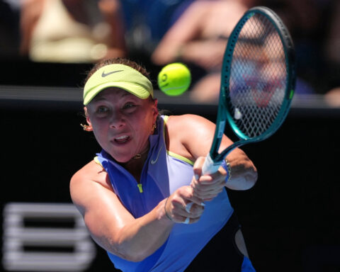 Hot weather and early starts no worries for Americans Keys and Pegula at the Australian Open