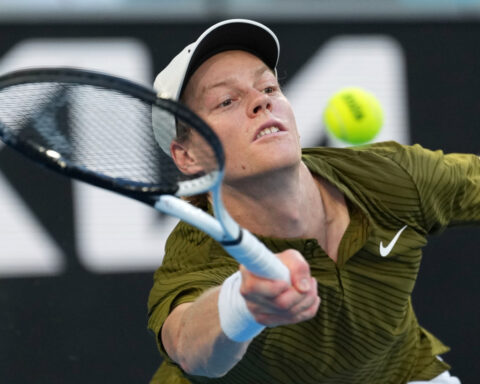 Sinner extends winning streak to 18 at Australian Open, advances to quarterfinals