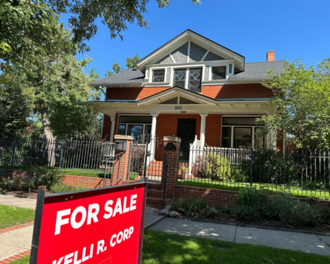 Average US long-term mortgage rate ticks higher, holding near lowest point in more than 3 years