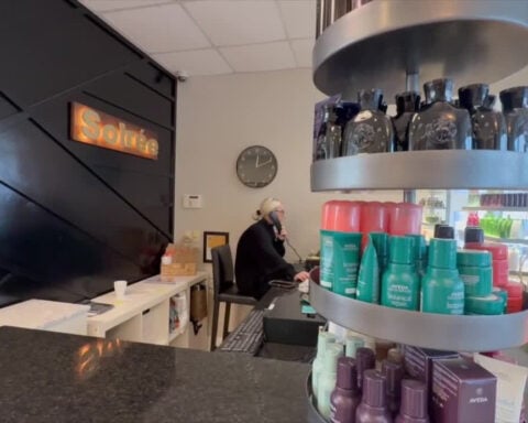 Stylists train to recognize domestic abuse warning signs