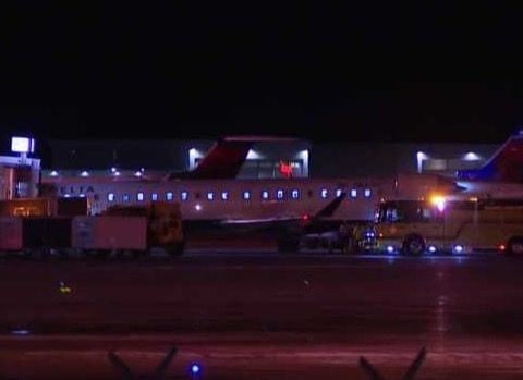 Airplane makes emergency landing in Omaha due to cracked window