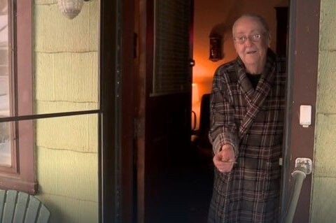 Good samaritans answer 82-year-old man's call for help clearing snow