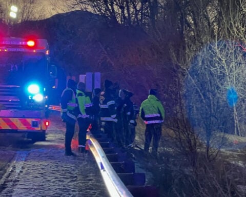 Report of kids playing on frozen lake in Colorado Springs prompts search from local crews