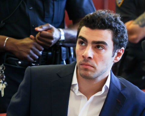 Judge bars federal prosecutors from seeking the death penalty against Luigi Mangione