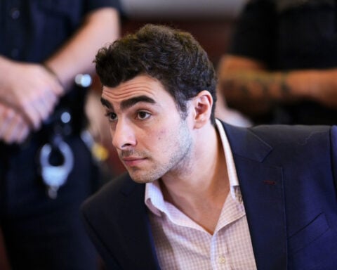 Man arrested on charges of impersonating FBI agent in alleged attempt to free Luigi Mangione