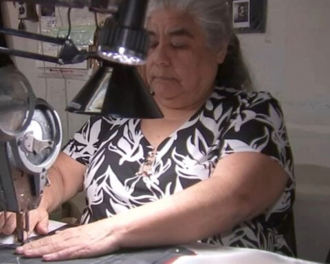 Derrick Rose's Bulls jersey retirement banner made by Chicago woman