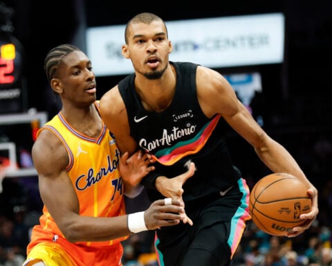 Brandon Miller scores 26 as surging Hornets beat Spurs 111-106 to push win streak to 6 games