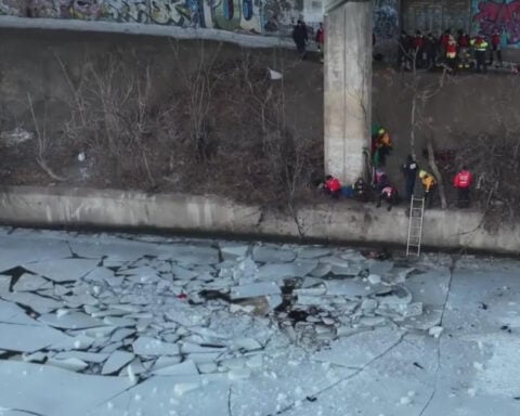 Diver details rescue operation after vehicle goes off Parkway East into Monongahela River