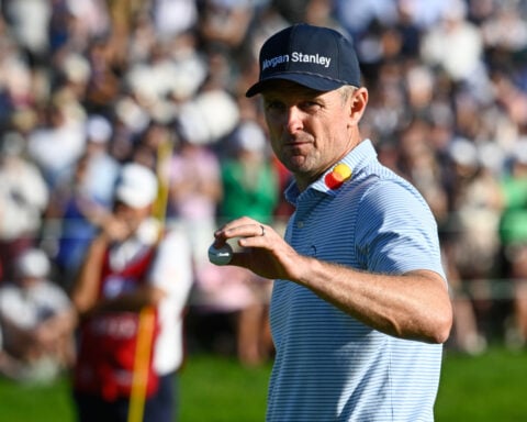 Justin Rose delivers a Tiger-like performance at Torrey Pines. He leads by 6 shots