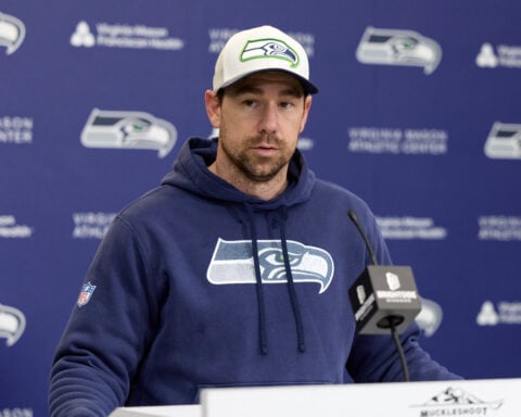 Seahawks' Klint Kubiak in 2nd round of head coach interviews with Raiders and Cardinals