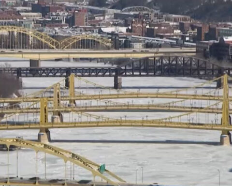 Engineers monitor rare ice buildup on Pittsburgh's three rivers