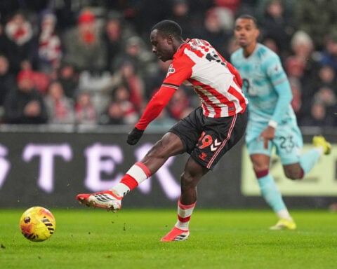 Diarra gets Sunderland off on the right foot in drubbing of Burnley