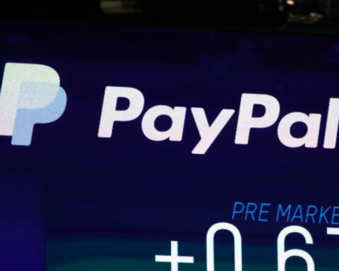 PayPal replaces CEO Chriss with HP's Lores