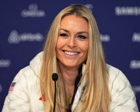 Lindsey Vonn is 'confident' she can race at Olympics despite ruptured ACL in left knee