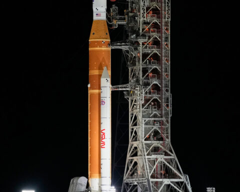 NASA delays astronauts' lunar trip until March after hydrogen leaks mar fueling test