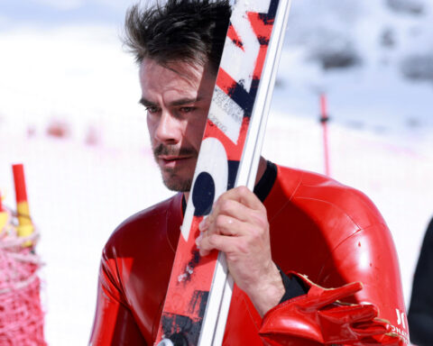 World record speed skier Simon Billy describes ‘crazy feeling’ of traveling over 158 mph downhill