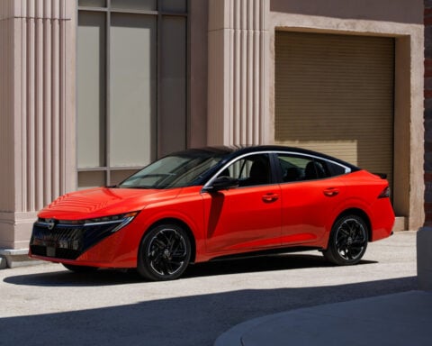 Edmunds puts sedans Nissan Sentra and Toyota Corolla to the test