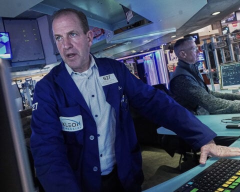 More drops for technology stocks weigh on Wall Street