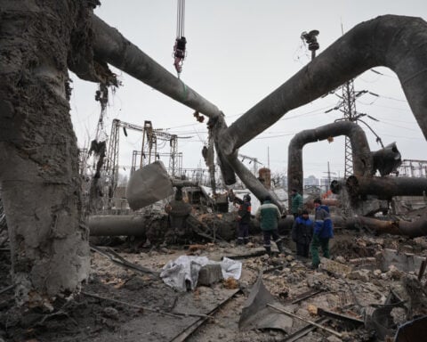 Russia and Ukraine envoys meet in Abu Dhabi for 2 days of US-brokered talks