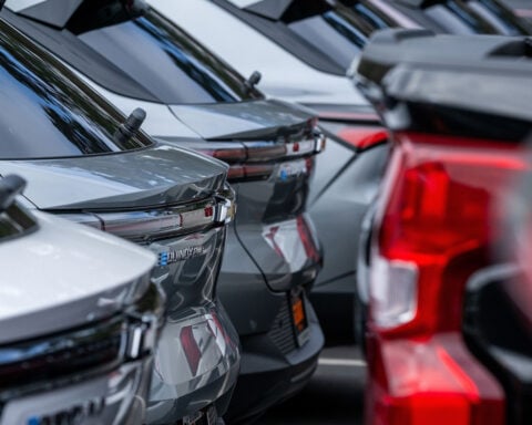 Elizabeth Warren launches probe into booming car repossessions