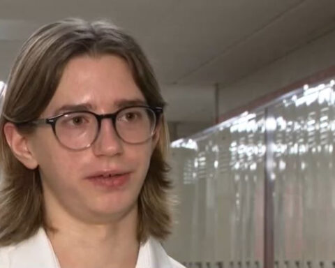 High school student launches letter writing campaign to lift spirits of Ukrainian troops