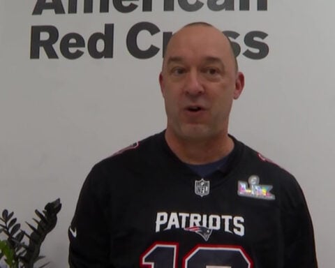 Patriots fan donates blood, wins Super Bowl trip from Red Cross to see first NFL game