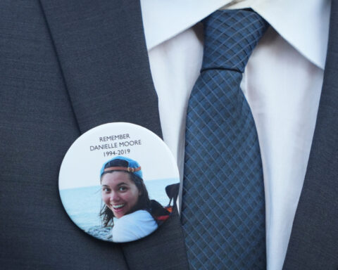 Families of plane crash victims ask US appeals court to revive a criminal case against Boeing