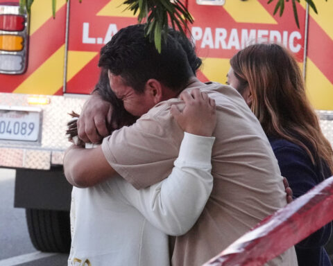 3 dead, 6 hurt after 92-year-old driver hits bicyclist and crashes into Los Angeles grocery store