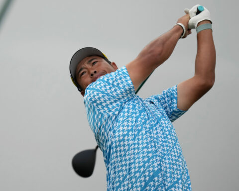 Hisatsune chips in for birdie after water ball, shoots 63 to take 2nd-round lead at Phoenix Open