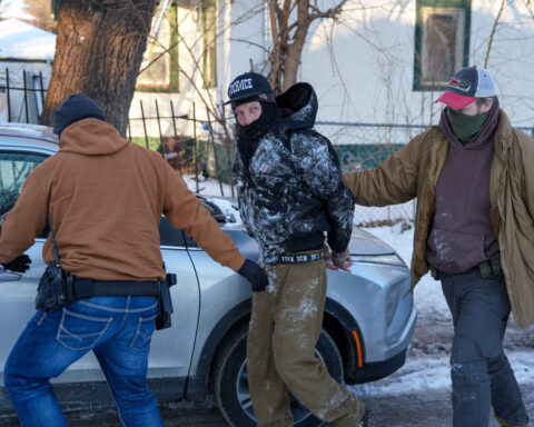 Hard hats and dummy plates: Reports of ICE ruses add to fears in Minnesota