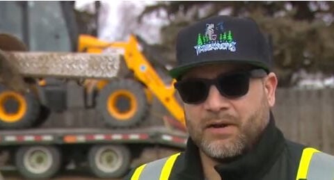 Tow truck driver returns abandoned vehicles to families after ICE arrests