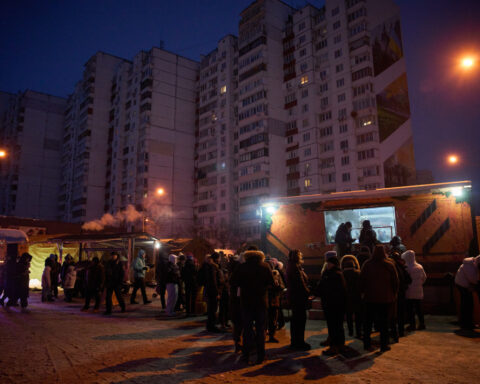 Russian airstrike on Ukrainian city kills 1 as US pushes June deadline for peace deal