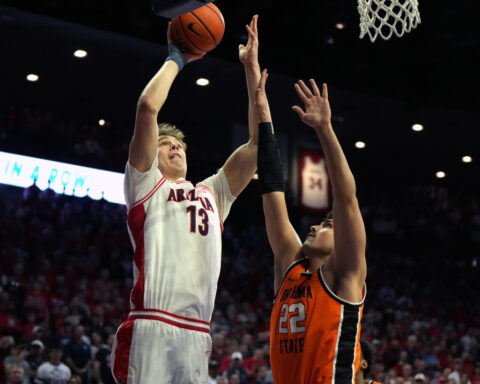 Arizona holds No. 1 spot for 9th week in AP Top 25; Houston rises to No. 3, Kentucky returns at 25th