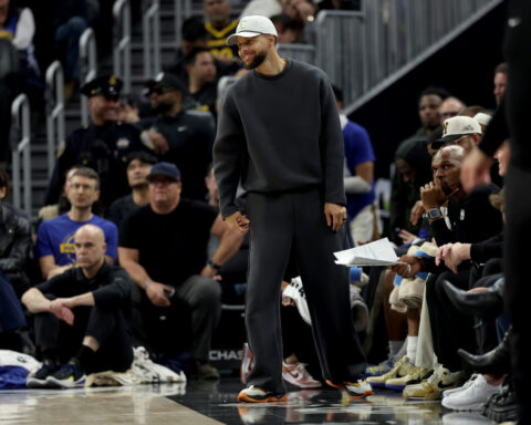 Injured Warriors star Stephen Curry to sit out All-Star Game with lingering right knee injury