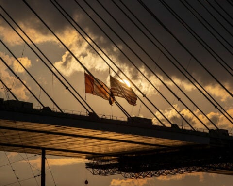 Trump threatens to block opening of new US-Canada bridge