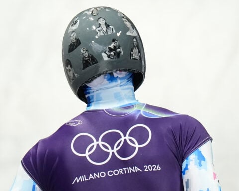 Ukrainian trains in helmet honoring fellow athletes killed in war. IOC says it's banned for race