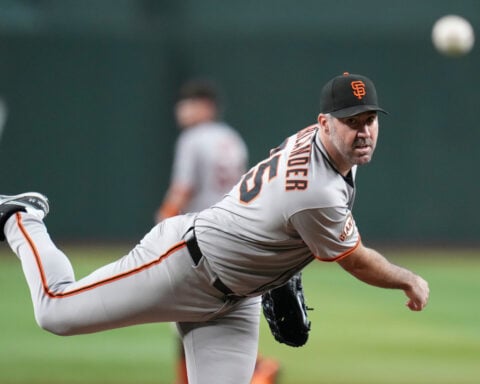 Justin Verlander returns to the Detroit Tigers on a $13 million, 1-year contract