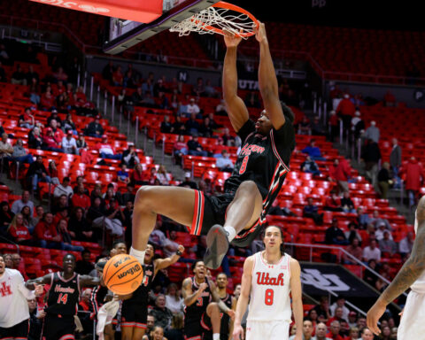 Sharp makes 8 3s and sets school career record as No. 3 Houston drubs Utah 66-52