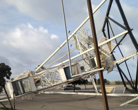 Portugal's interior minister steps down in response to growing criticism over storm response