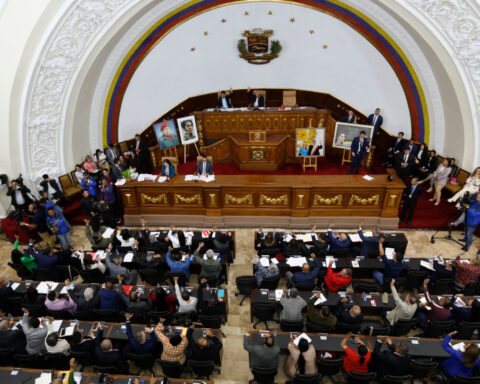 Venezuela's lawmakers postpone final debate on amnesty bill to address sticking points