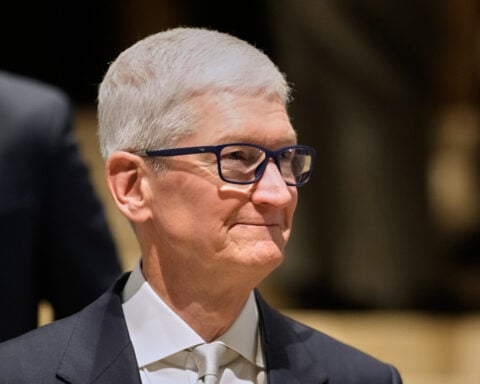 Trump's FTC chairman chides Apple boss Tim Cook for content of Apple news feed