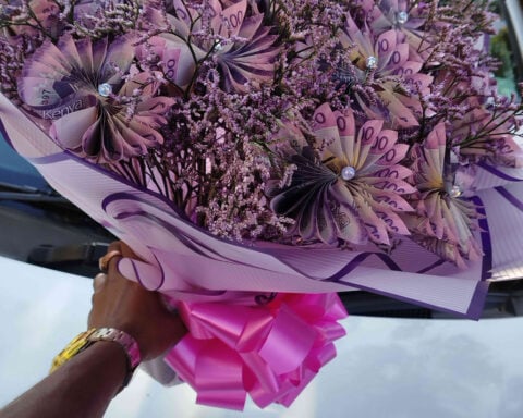 'Money bouquets' rival traditional flowers as coveted tokens of love for Valentine’s Day in Zimbabwe
