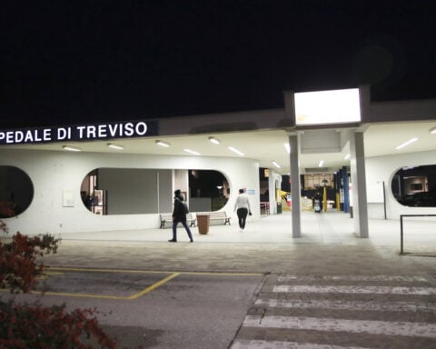 Lindsey Vonn hopes to go home after another surgery following crash in Olympic downhill