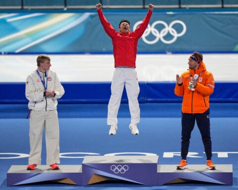 Jordan Stolz's Olympic gold streak ends with loss to China's Ning Zhongyan in the 1,500