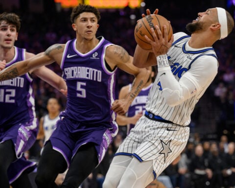Magic use 3-point flurry to hand the Kings their franchise-record 15th straight loss