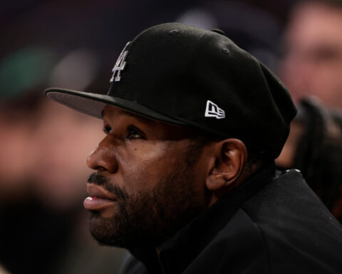 Unbeaten Floyd Mayweather says he will return to pro boxing 9 years after his retirement