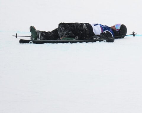 Goepper walks away with knee sprain, hurt shin after crash in all-or-nothing Olympic halfpipe gamble
