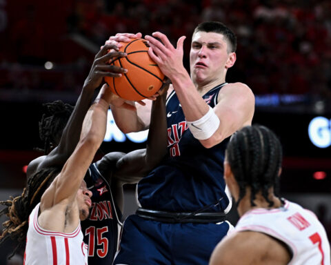 Dell’Orso’s 22 points spark No. 4 Arizona past No. 2 Houston, 73-66 for Big 12 lead