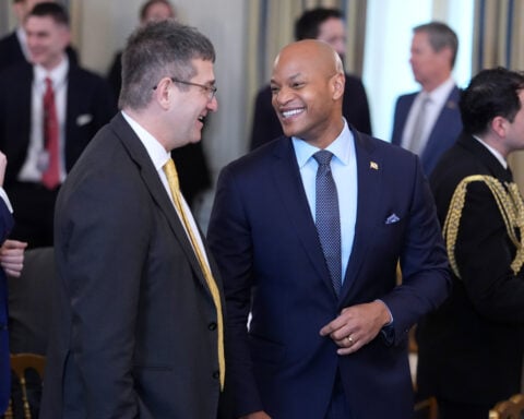 White House dinner closes a turbulent week for governors in Washington