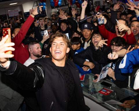 From Tom Brady to Mike Trout, Topps Rip Night draws 100,000 fans worldwide